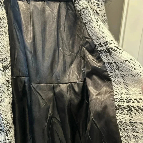 IZ BYER pea coat white and black pleated belted faux fur hood edge check pattern - Picture 4 of 7